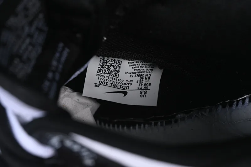 All categories Nk SB Dunk Series Nk SB Dunk Low High-end customized low-top sneakers Nike SB Dunk Low Punk style black and white straps High-end customized low-top casual sneakers DD1391-100